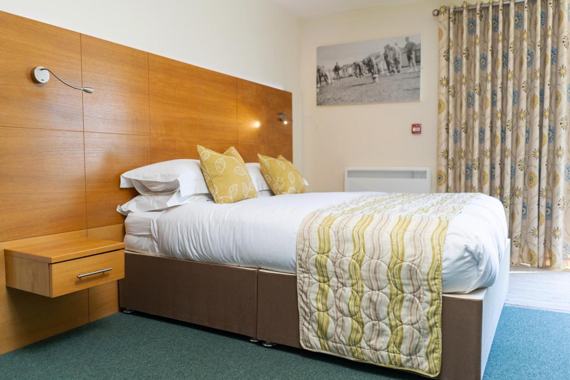 Croyde Bay Hotel Or Self Catering Экстерьер фото